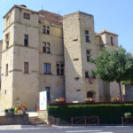 La mairie de Château-Arnoux de l'hôtel du lac